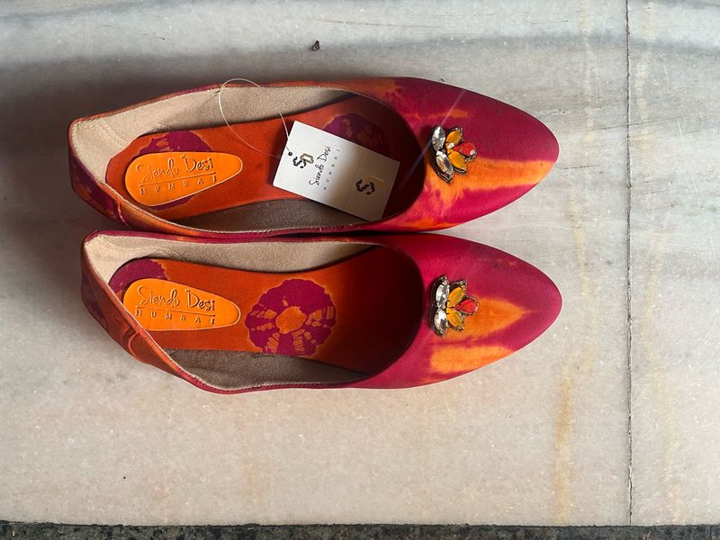 Sindh Desi Embroidered Juttis