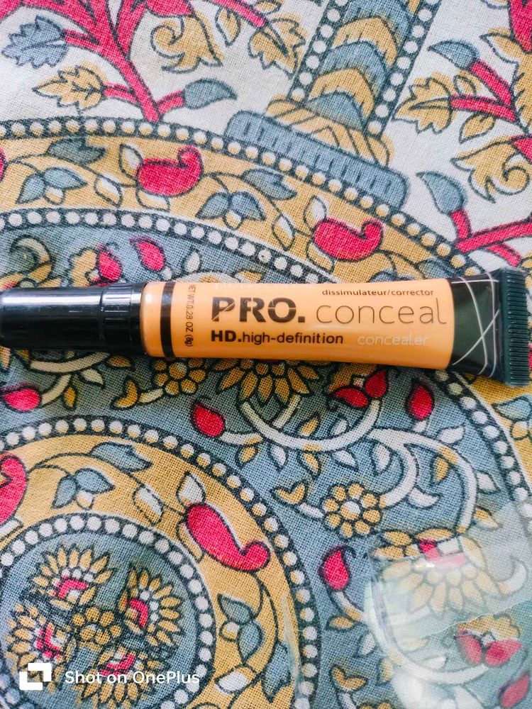 Huda color Pro Concealer+ insight blush+makeup bru