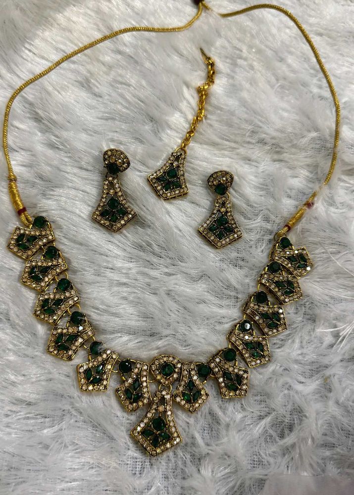 Elegant Green Stone Jewelry Set