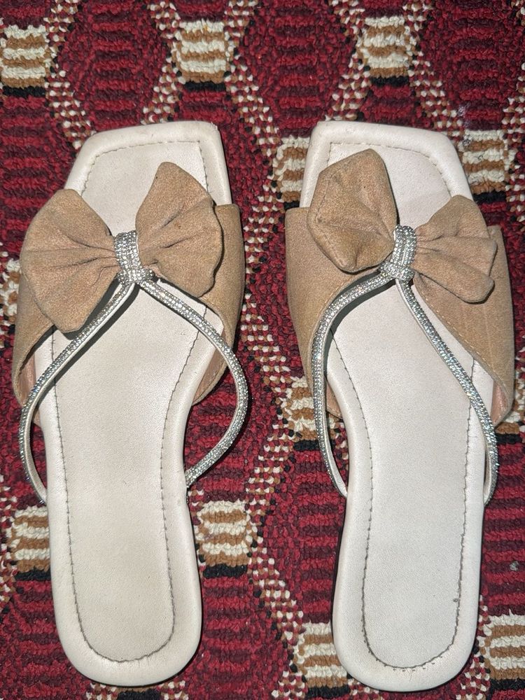Bow Detail Slides