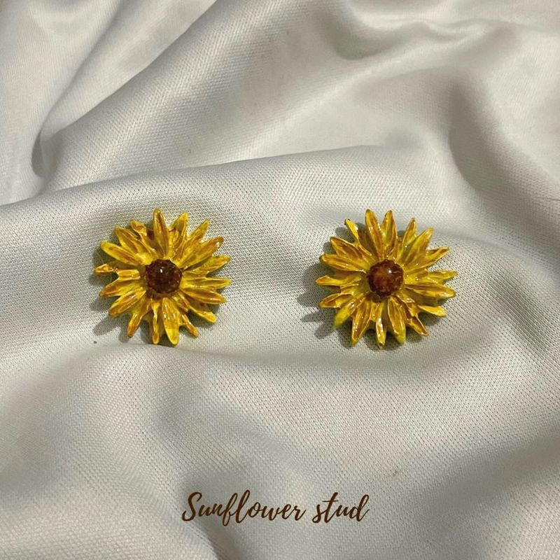 Yellow Sunflower Stud