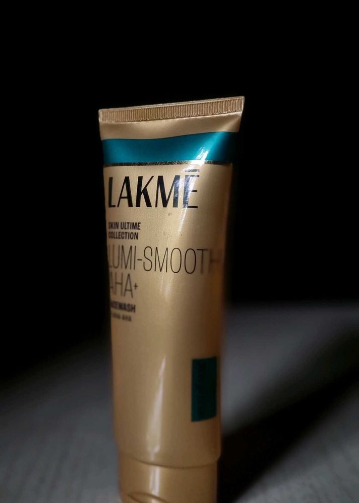 Lakme Lumi-Smooth AHA Face Wash