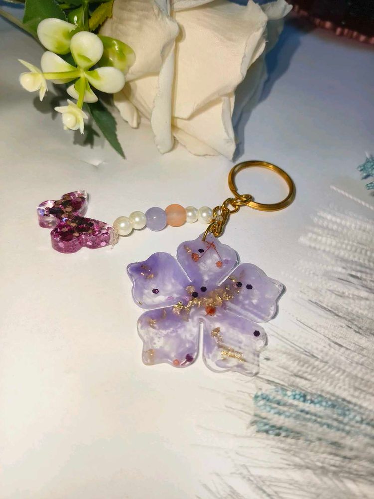 Resin Flower 🌸 Keychain
