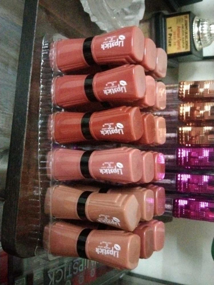 Deferent Type Lipstick And Lipbalm