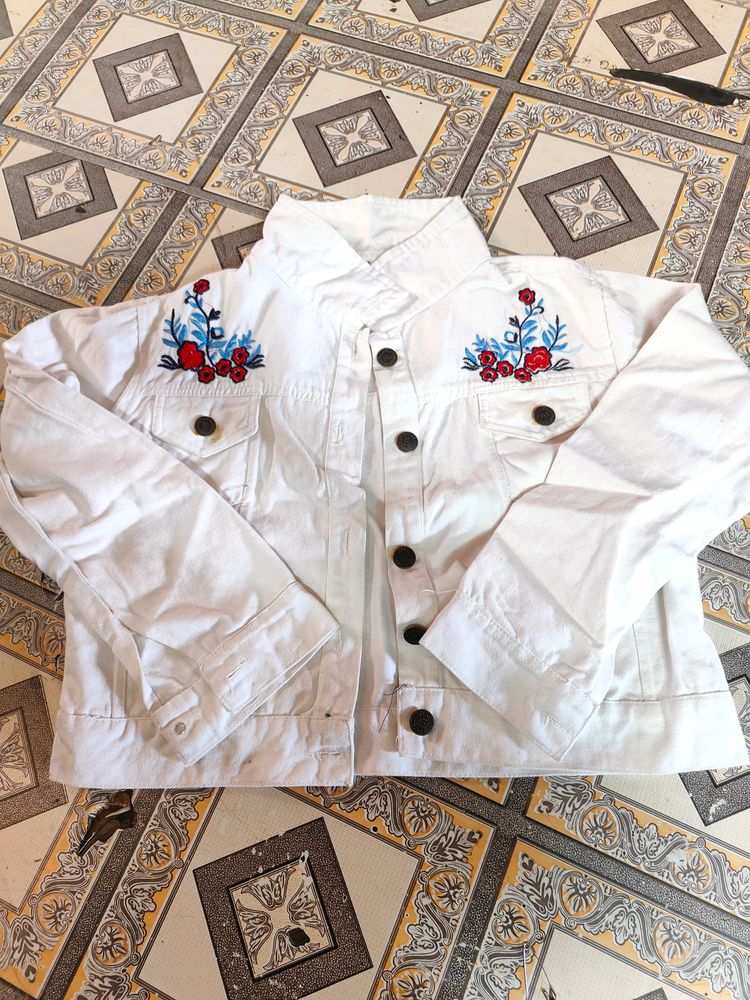 White Jecket With Print