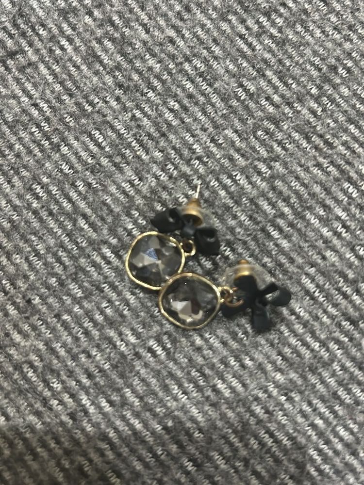 Black How Earring
