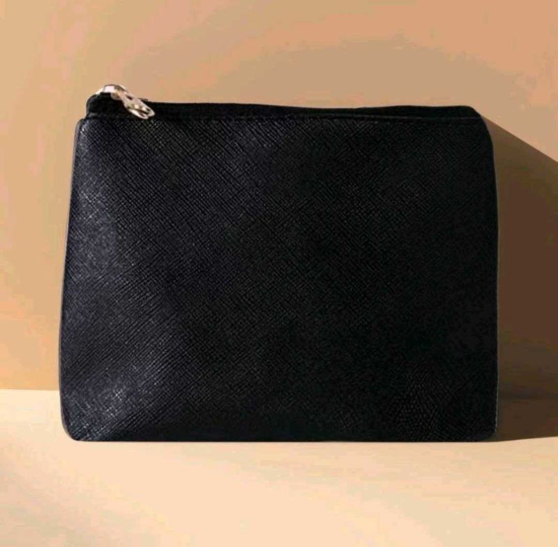 Leather Travel Pouch - BlackCarry Your Essentials