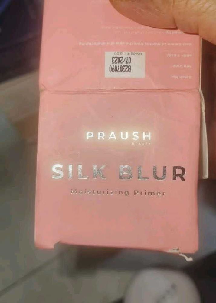 Praush Silk Blur Primer