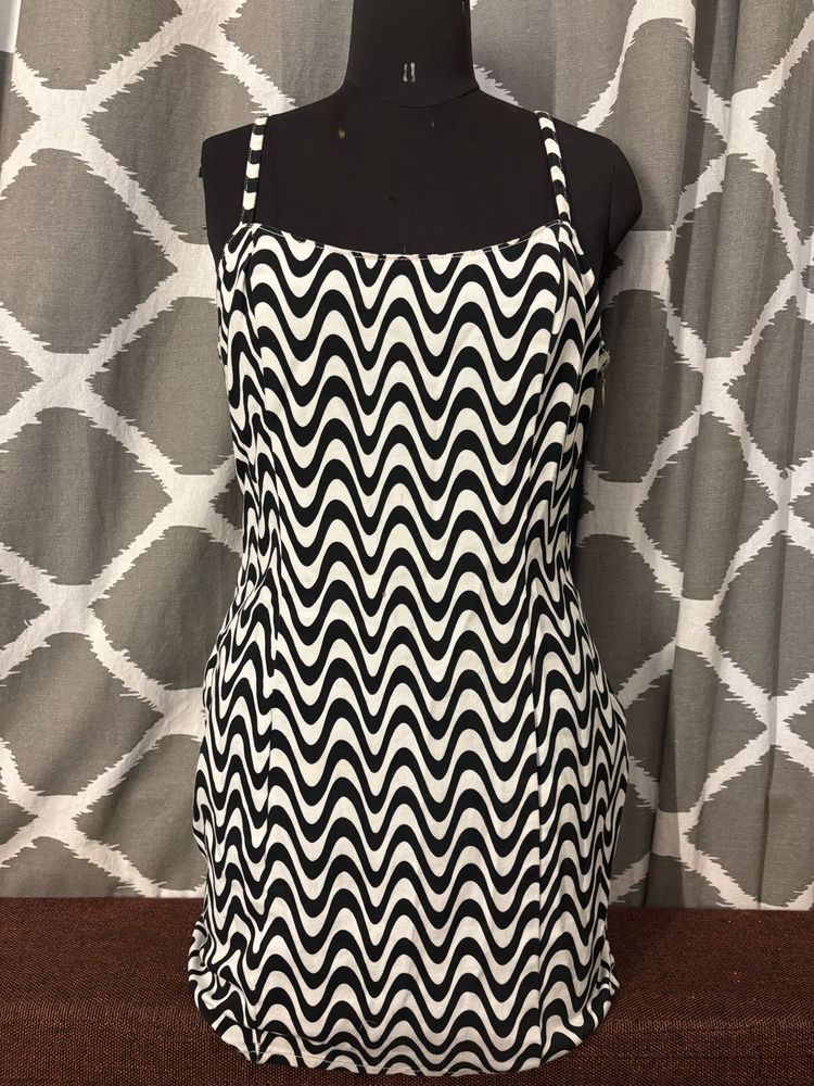Chic Black &amp; White Mini Dress