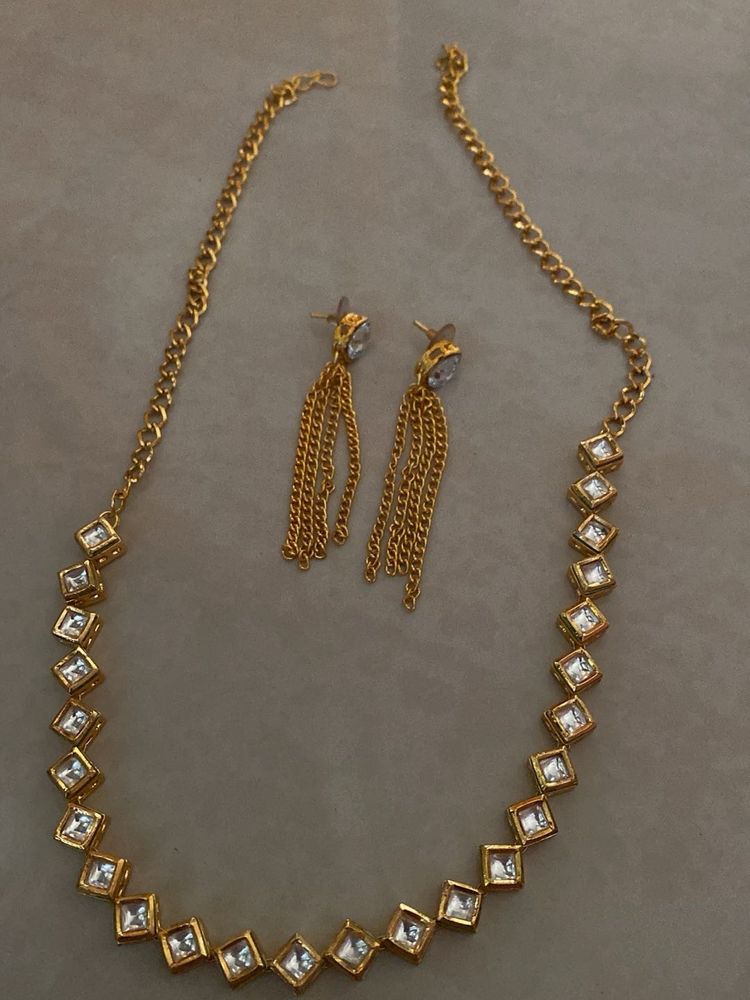 Elegant Gold-Tone Necklace &amp; Earrings