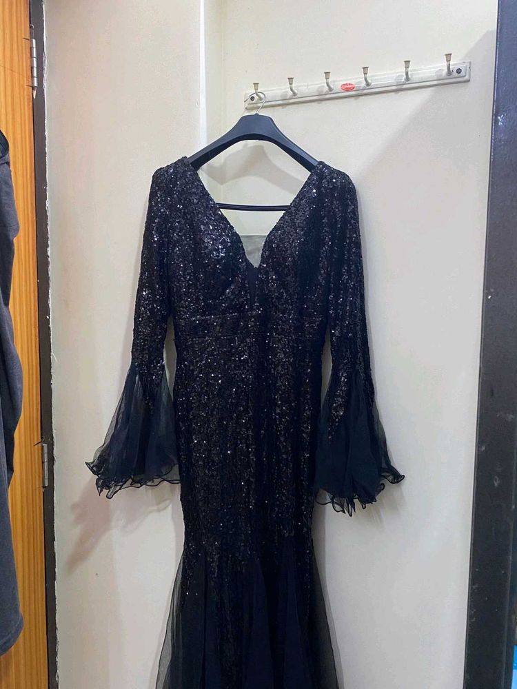 Fishcut Elegant Black Sequin Gown