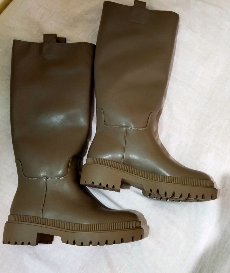 H&amp;M Knee Length Boot Size 39