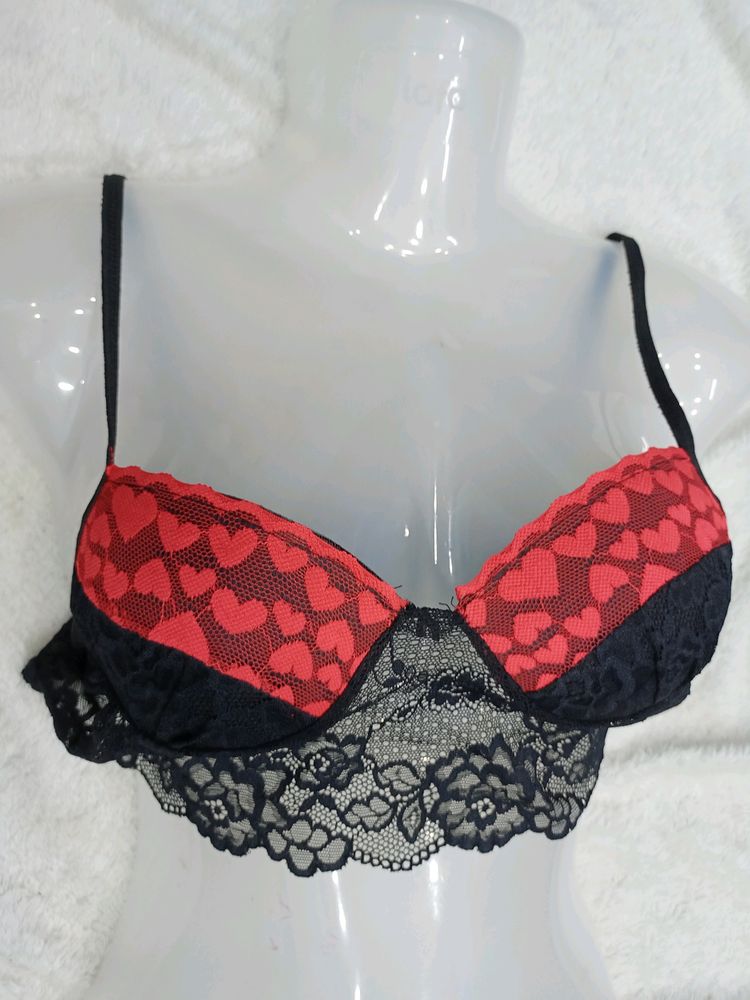 Red. Black Look Hot Top Bara