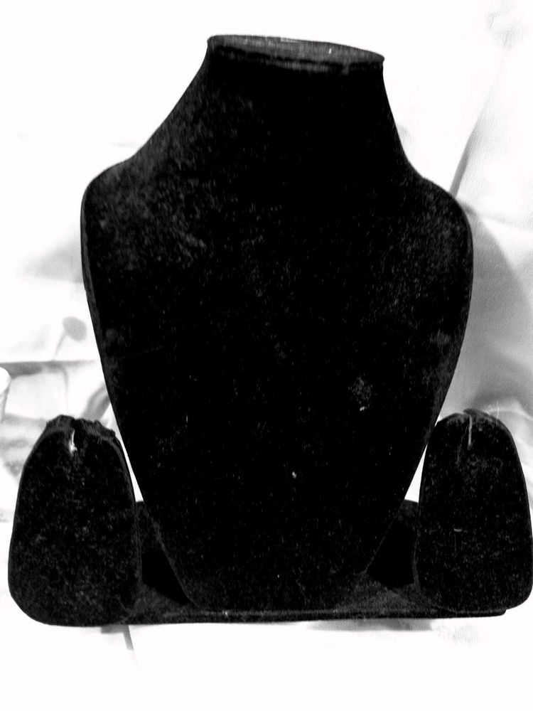 Black Necklace Dammy