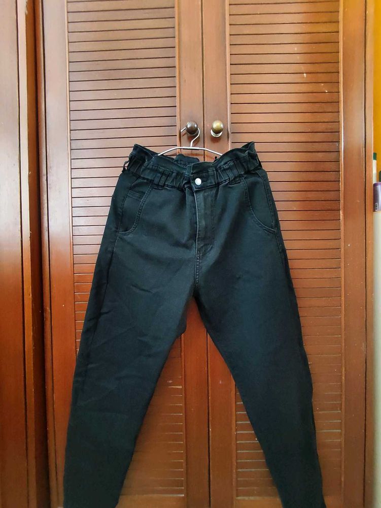 Black Mom fit jeans, dark blac jeans