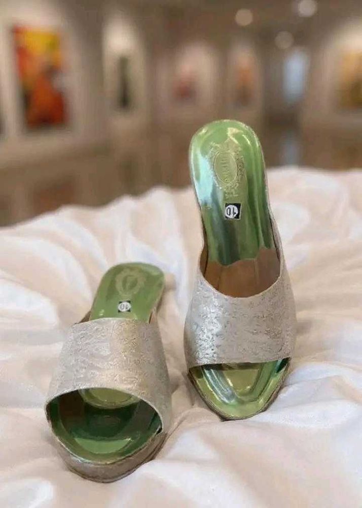 Elegant Green &amp; Silver Heels💚