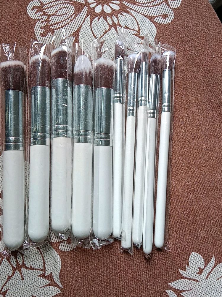 10 Makeup Brushes