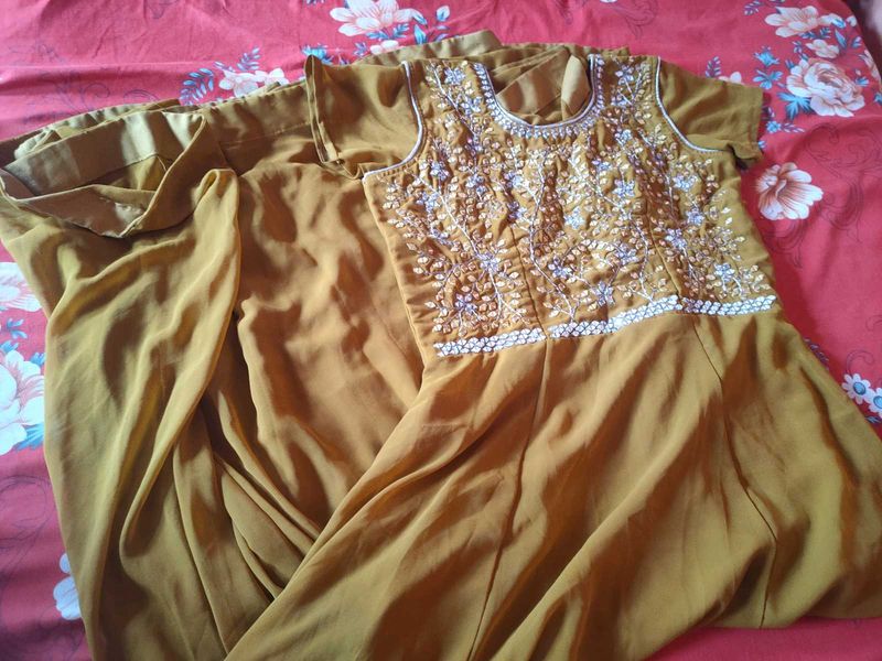Elegant Embroidered Kurti