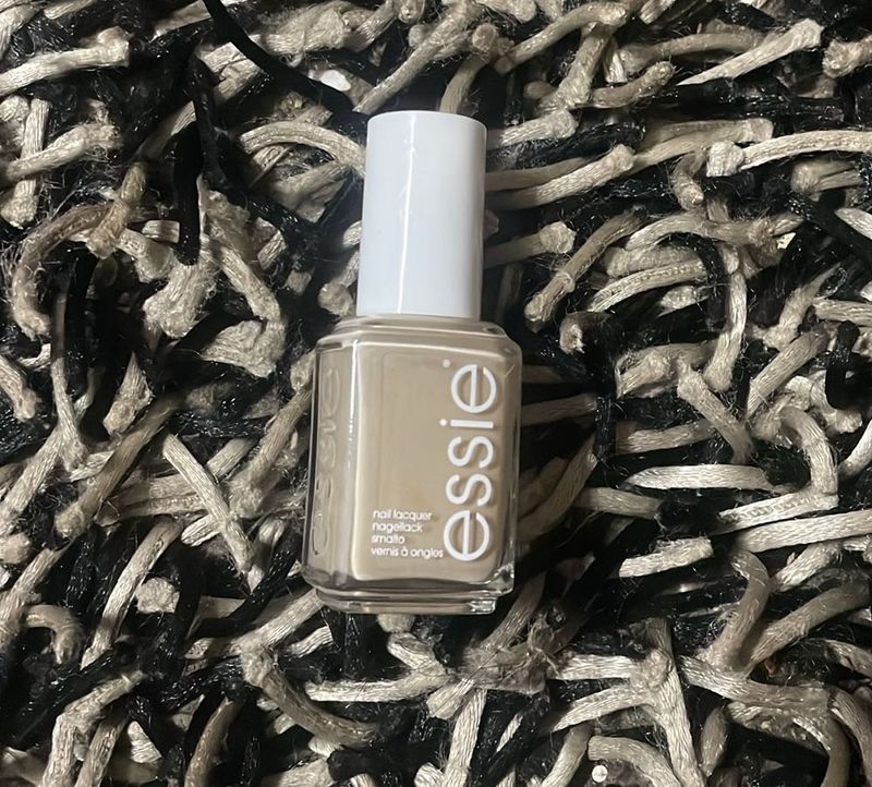 Essie  - Sand Tropez