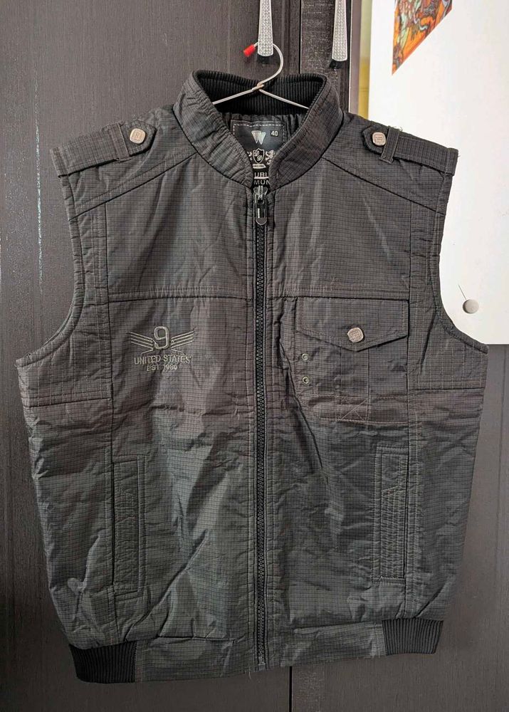 Stylish Sleeveless Jacket