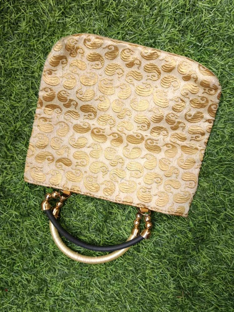 Beautiful Pouch For Function
