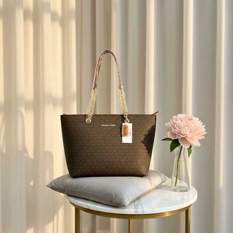 Michael Kors Tote Bag - Stylish &amp; Versatile