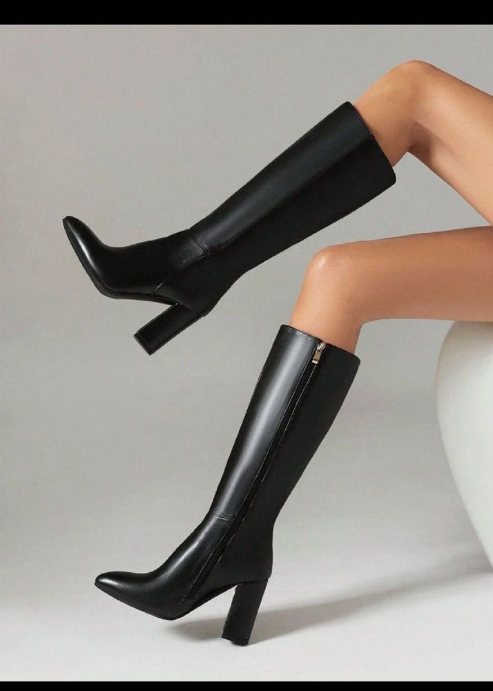 Chic Black Knee-High Boots