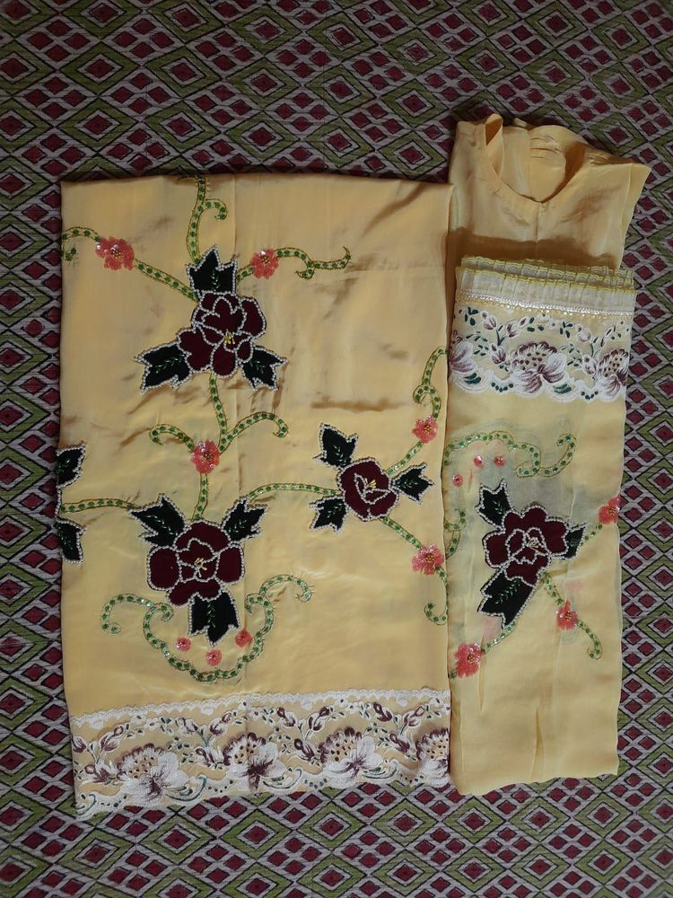 Cream Fancy Lehenga Choli / Saree