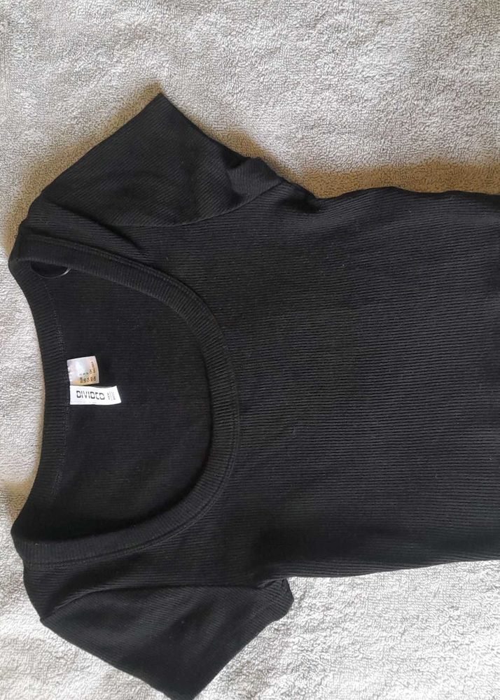 H&amp;M cropped ribbed t shirt