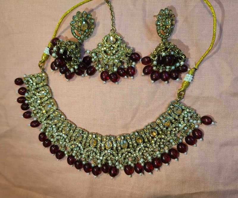 Gorgeous Ethnic Necklace Set
