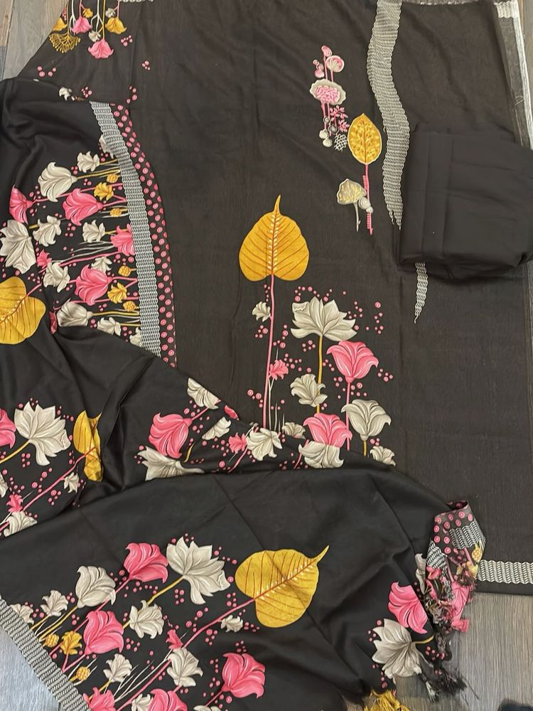 winter Floral Print Dress Material With Stole