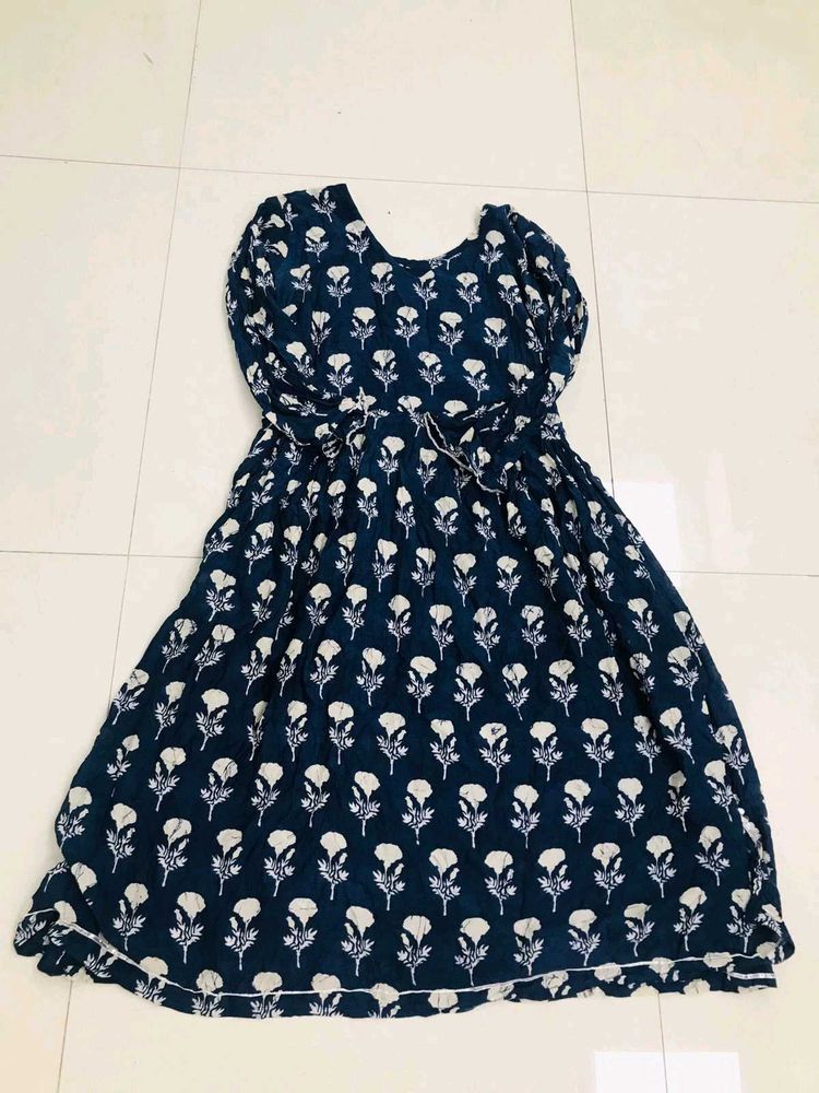 Floral Print Navy Blue Nyracut Kurti With Leggings