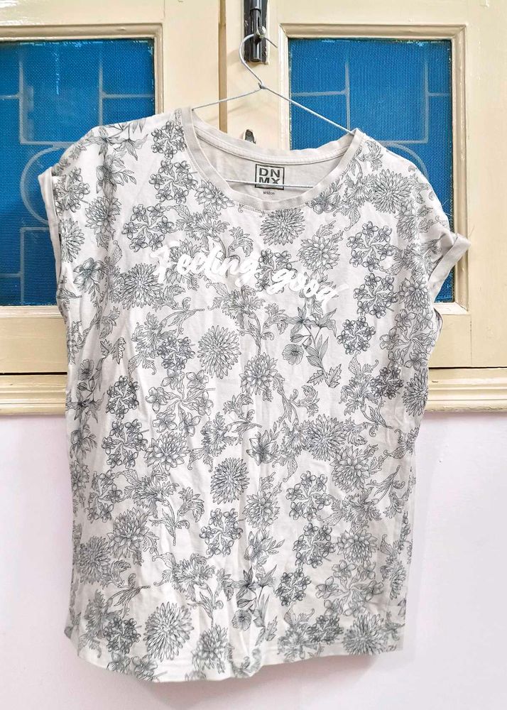 Floral Print Tee🩶🤍