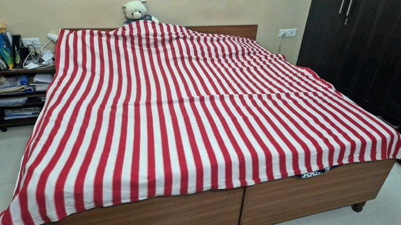 Quilt/blanket cover red