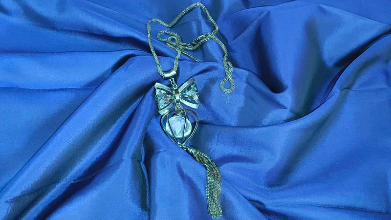 Bow Accent Pendant Necklace