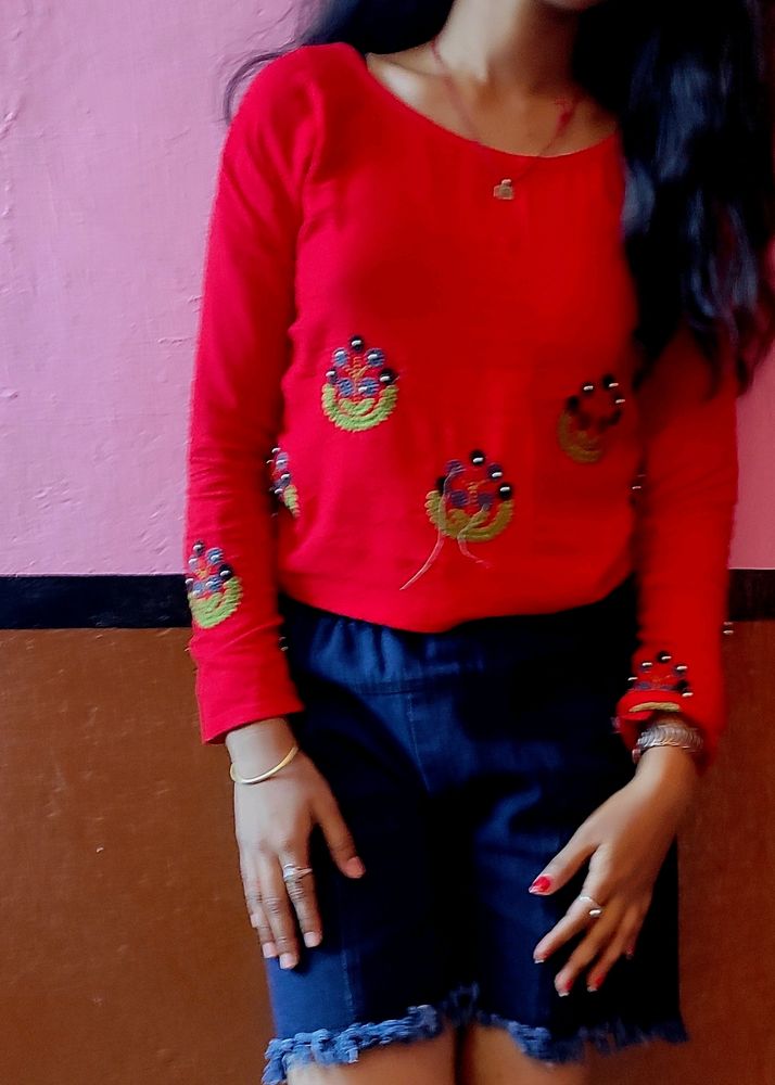 ❤❣Red crop top and denim shorts 💙💙