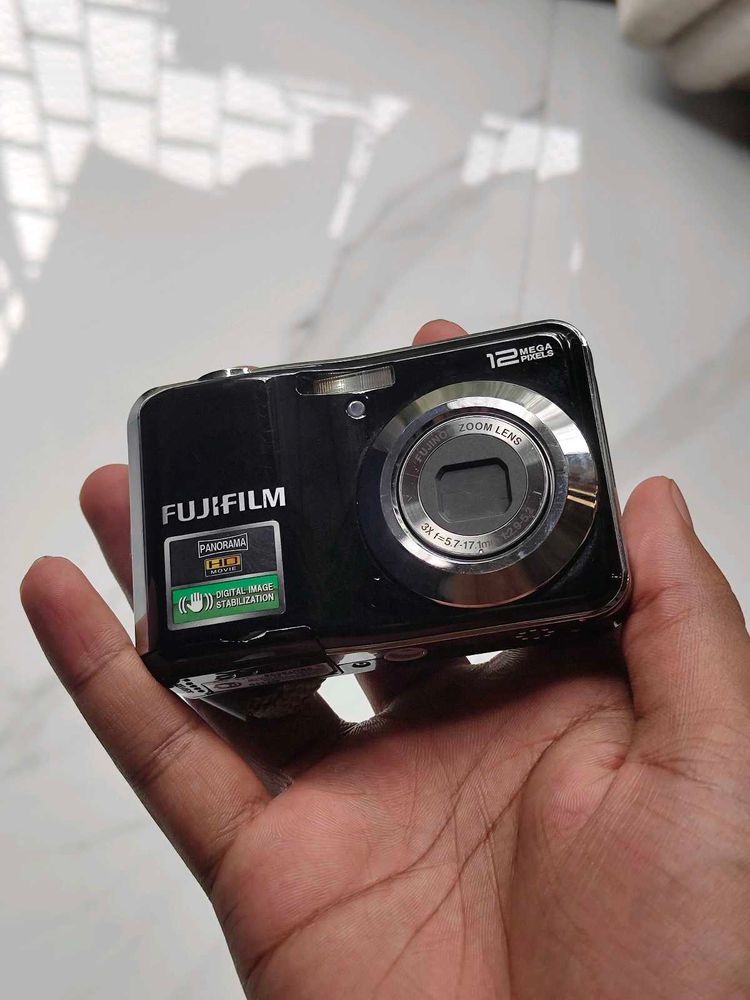 Selling Fujifilm Finepix AV110 Digicam