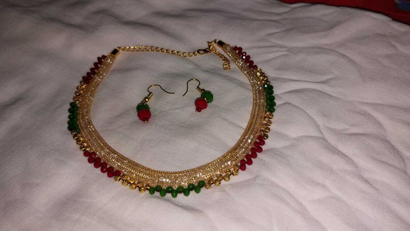 Red &amp; Green Beaded Necklace Set
