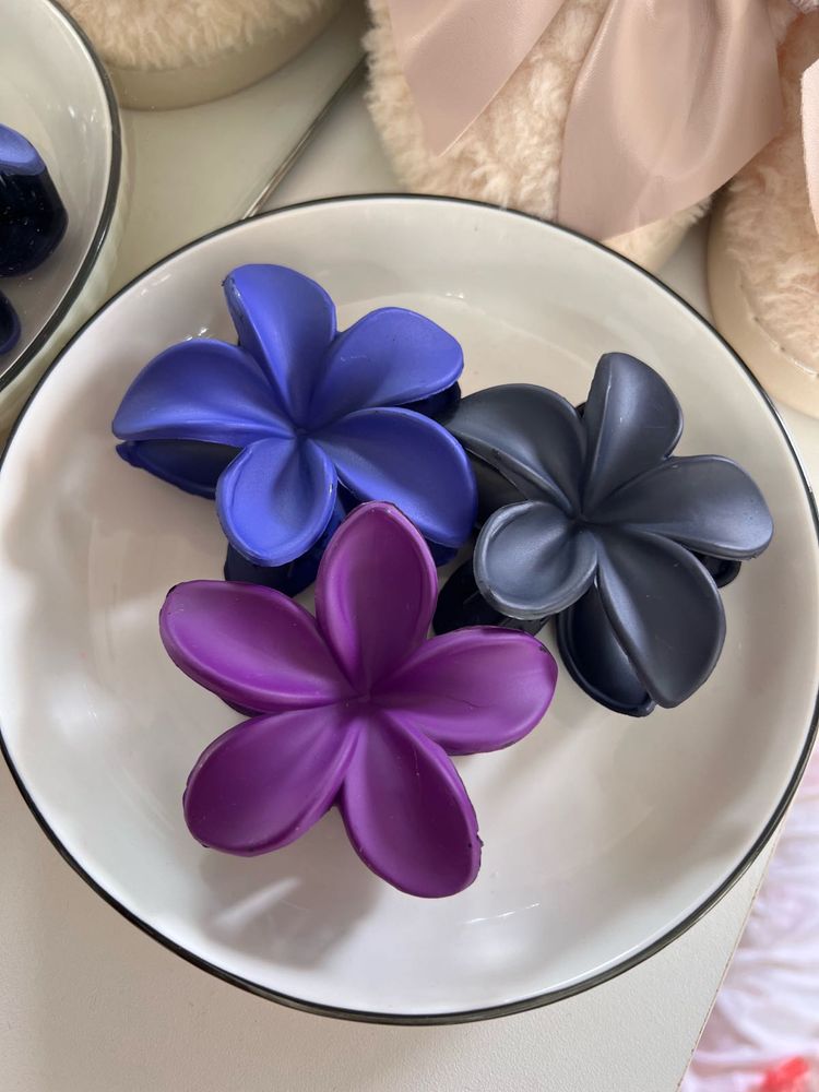 Matte Flower Hair Claw Clips (3)