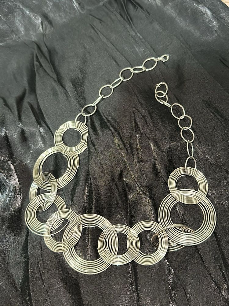Fancy glam Loop Necklace 🩶