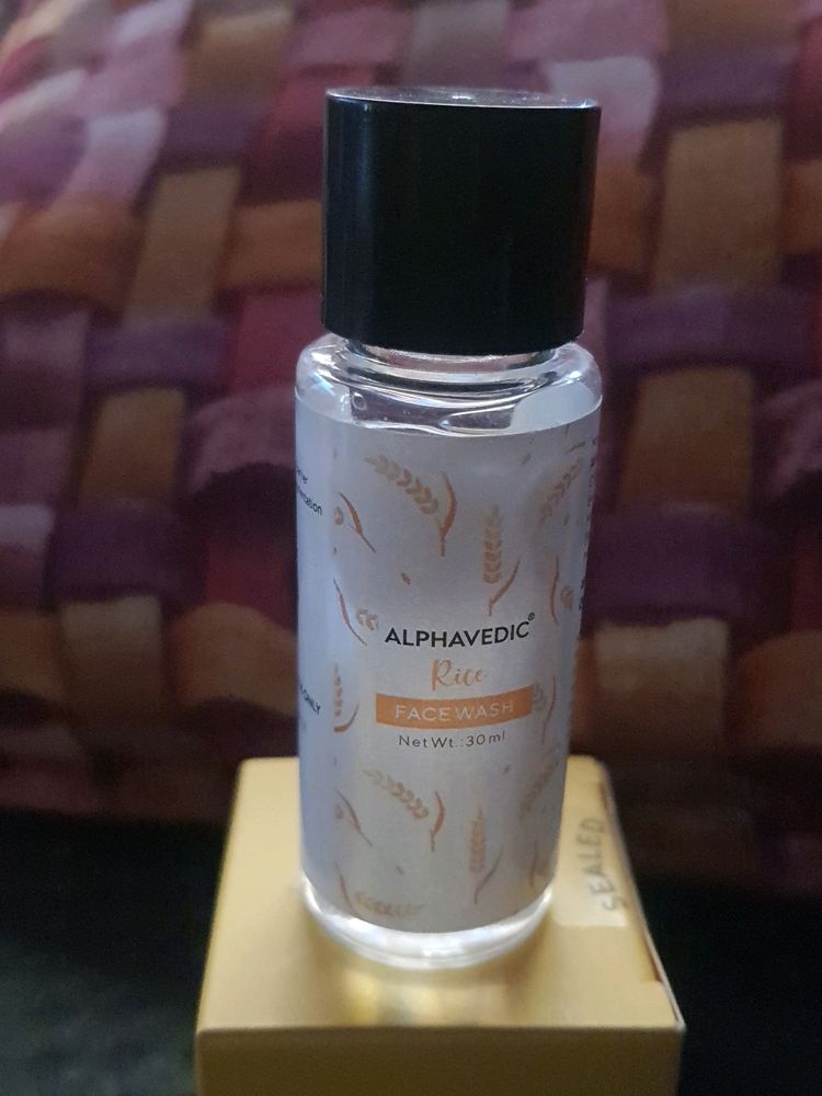 Alphavedic Rise Facewash