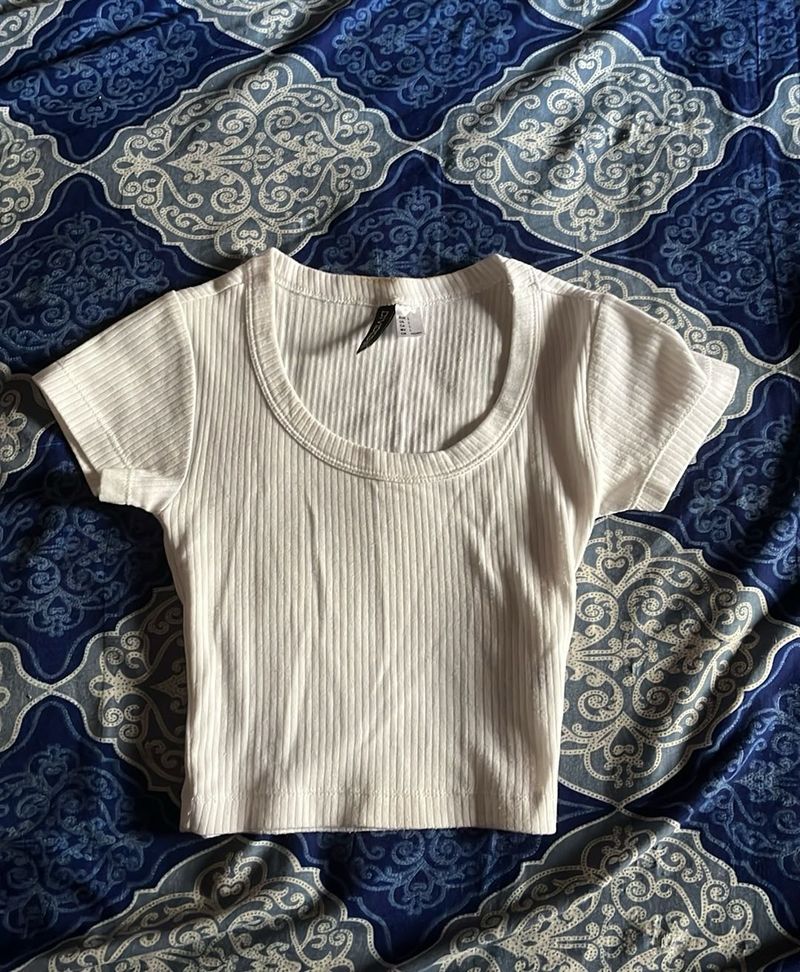 H&amp;M White Fitted Crop Top