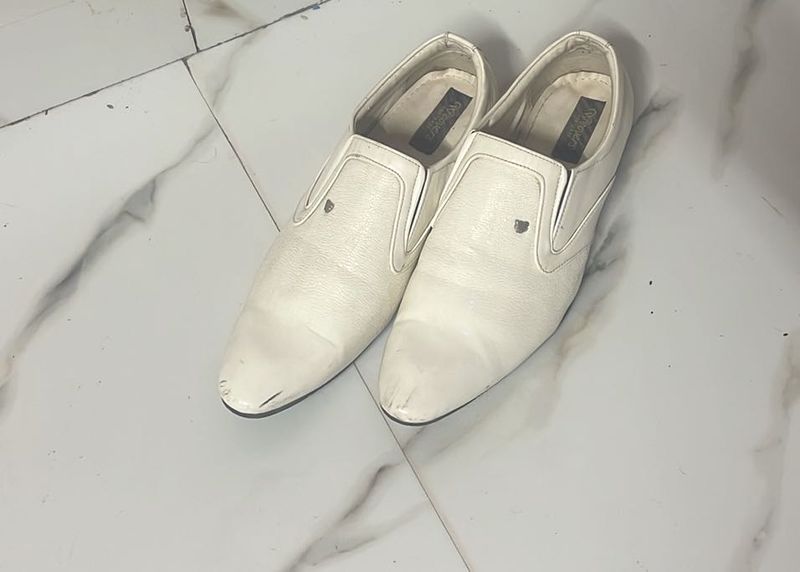 Stylish White Slip-On Casual Shoes for Men
