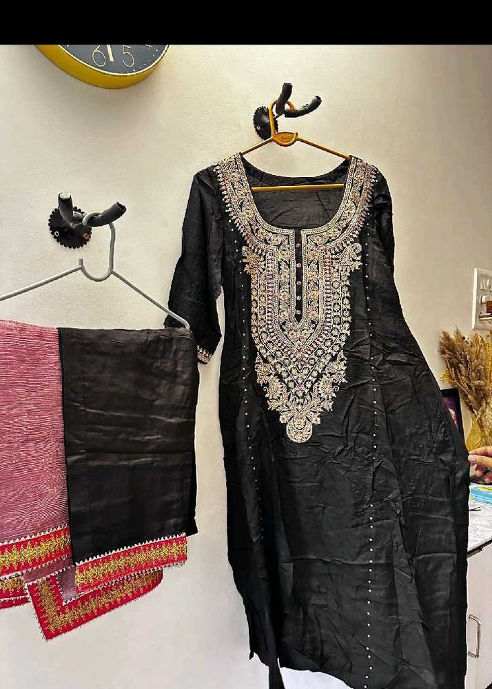 Elegant Embroidered Kurta Set