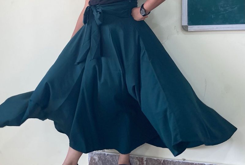 Women Solid Flared Green Skirt