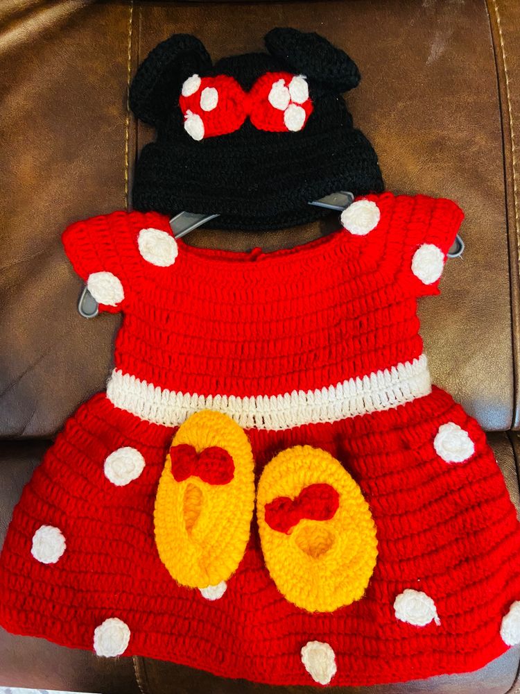 Mickey Mouse Dress For Baby Girl With Cap And Socks (Wollen) 0-6 Months