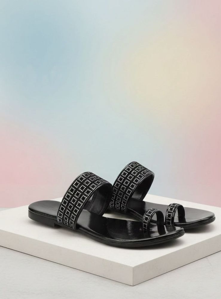 Stylish Black Toe Ring Flats