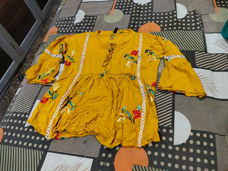 Floral Embroidered Top Xxl