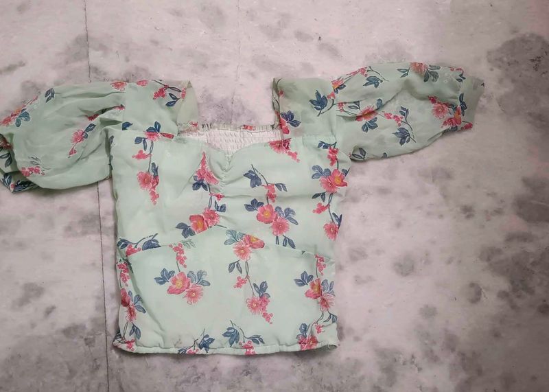 Floral Puff Sleeve Crop Top