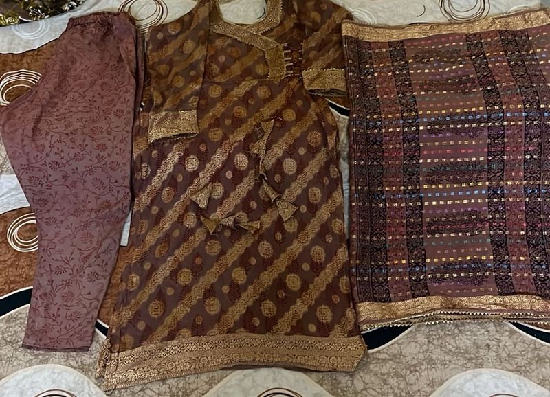 🤎Beautiful Designer Bagh Print 3 Piece Suit Set🤎
